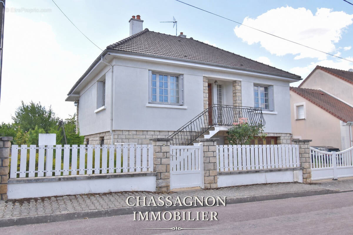 Maison à YZEURE