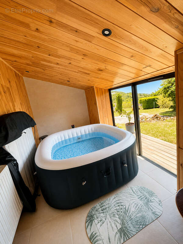 Domaine de caractère  328 m2 habitables  au cœur du Parc naturel régional du Pilat Deux bâtisses en pierre - photo 6