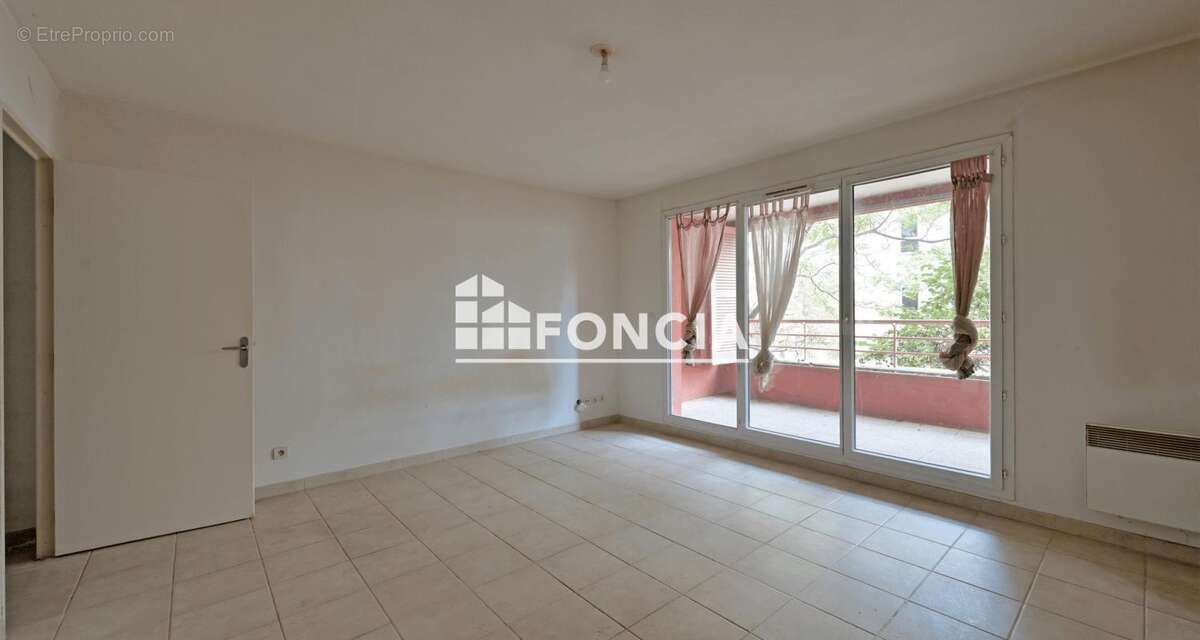 Appartement à PORT-SAINT-LOUIS-DU-RHONE