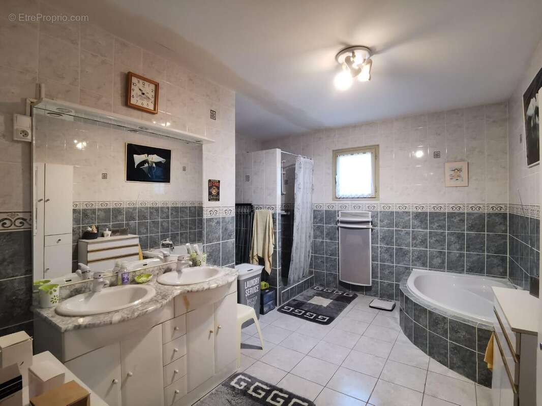   - Maison à CHAUZON