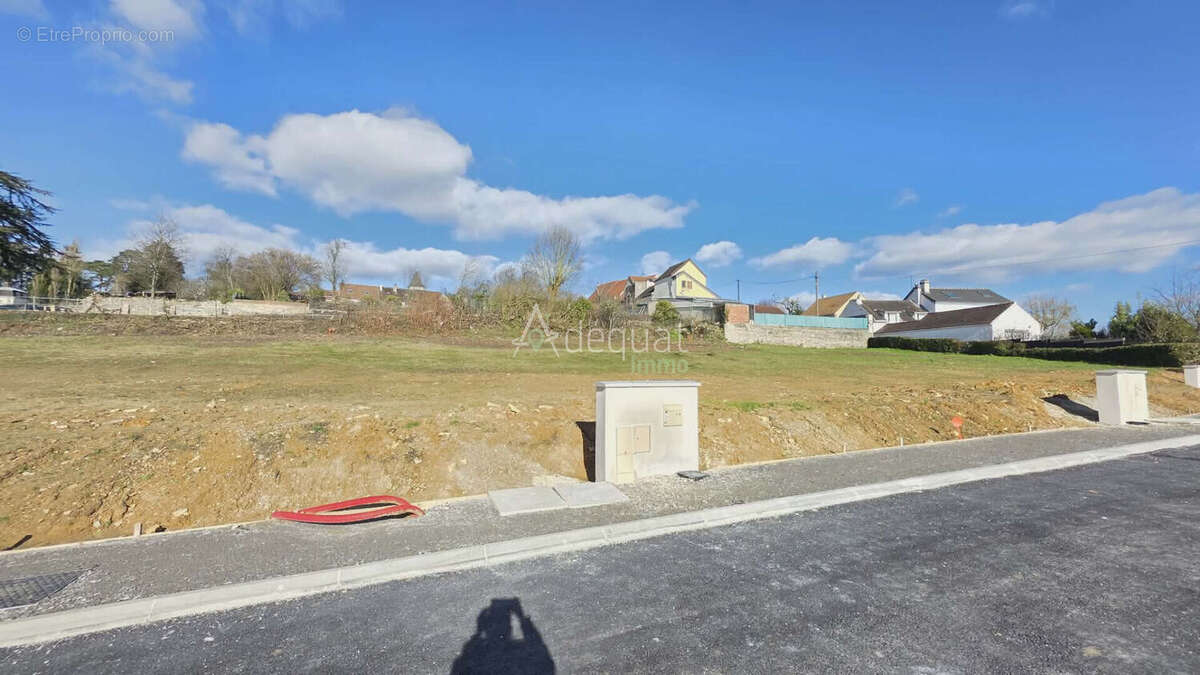 Terrain à SAINT-MARTIN-DU-TERTRE