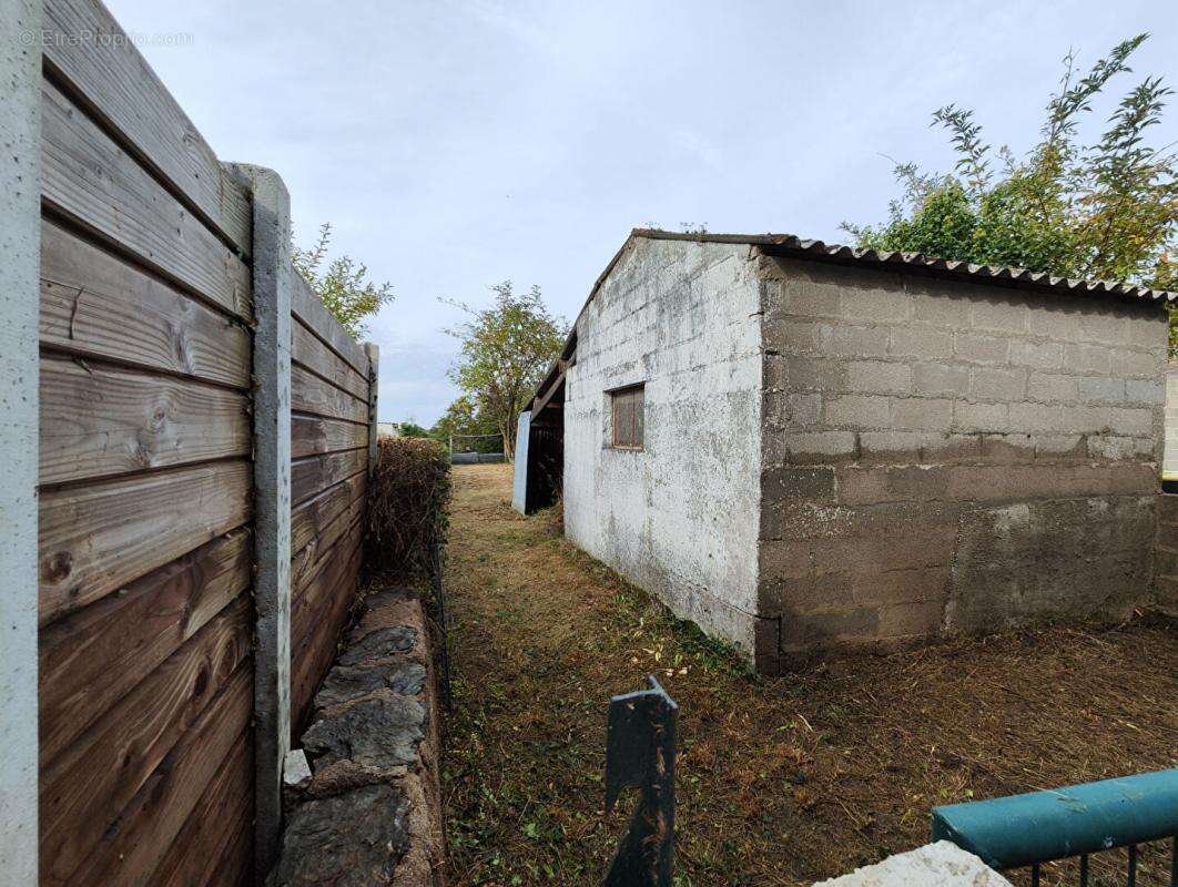 Maison à SAINT-QUENTIN-EN-MAUGES
