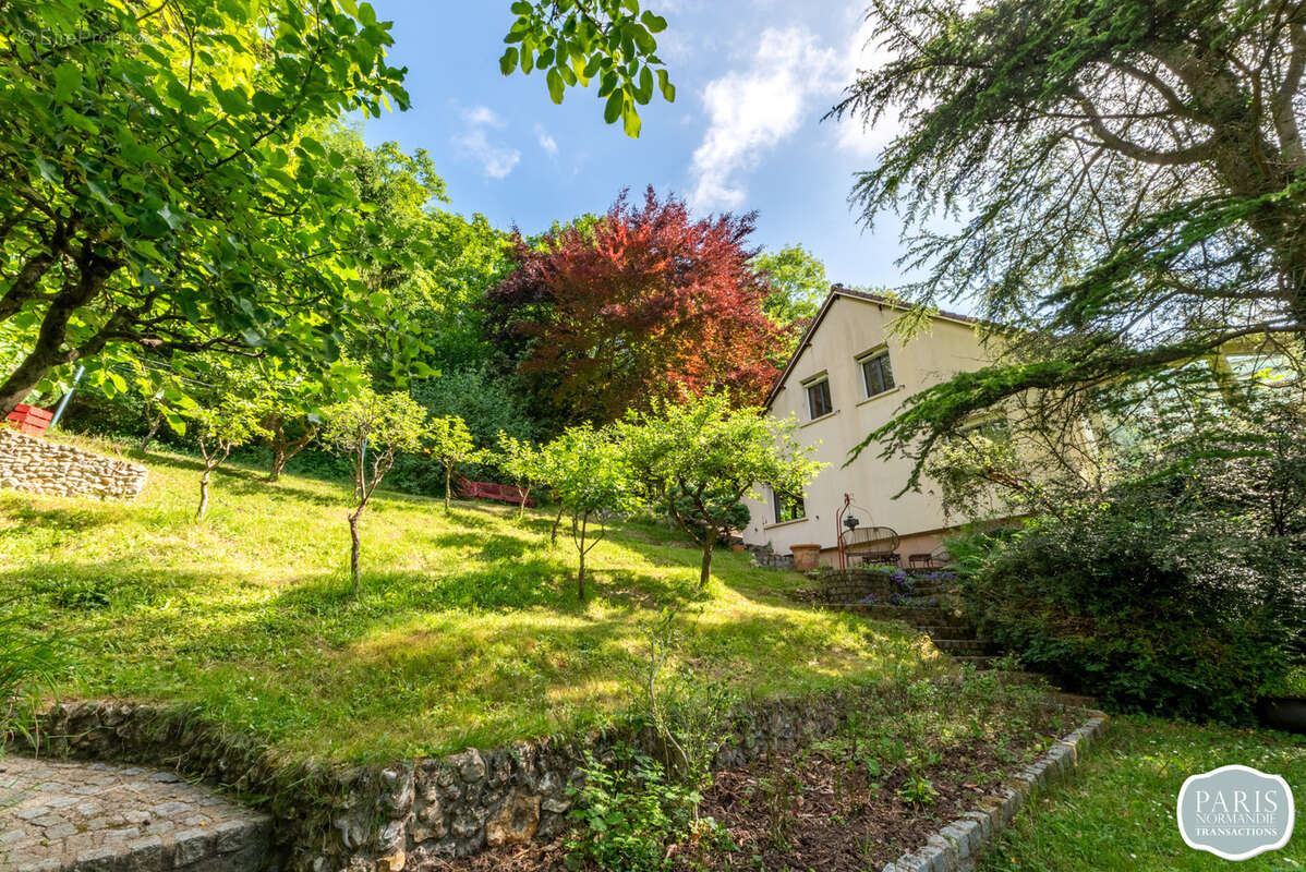 Maison à LE MESNIL-ESNARD