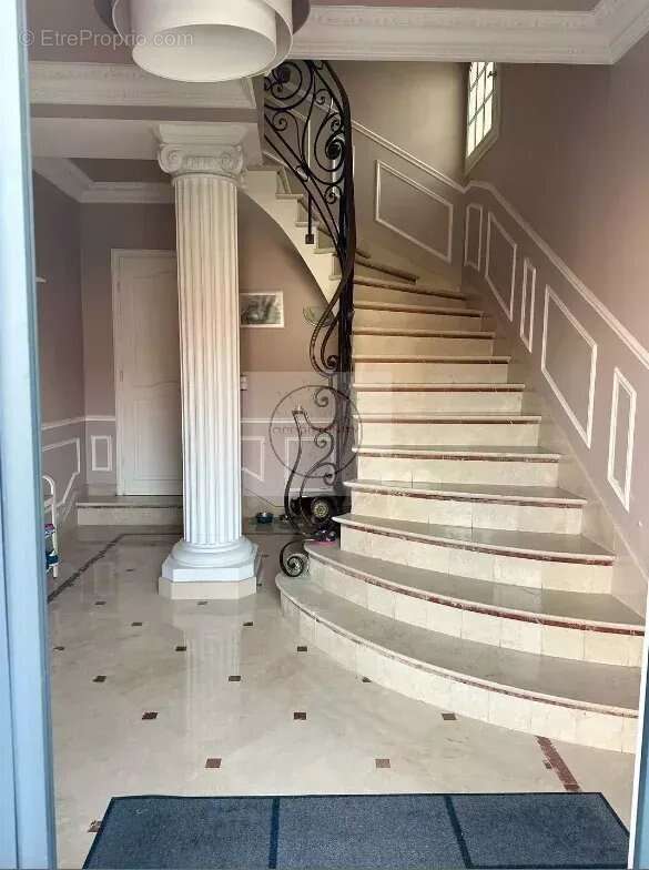 Maison 160 m² à Montreuil  - photo 2