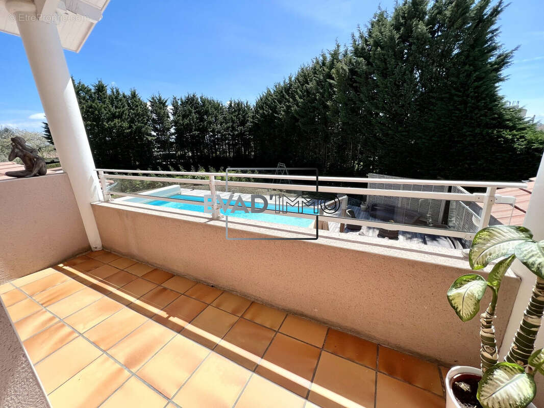 Maison à CHAZELLES-SUR-LYON