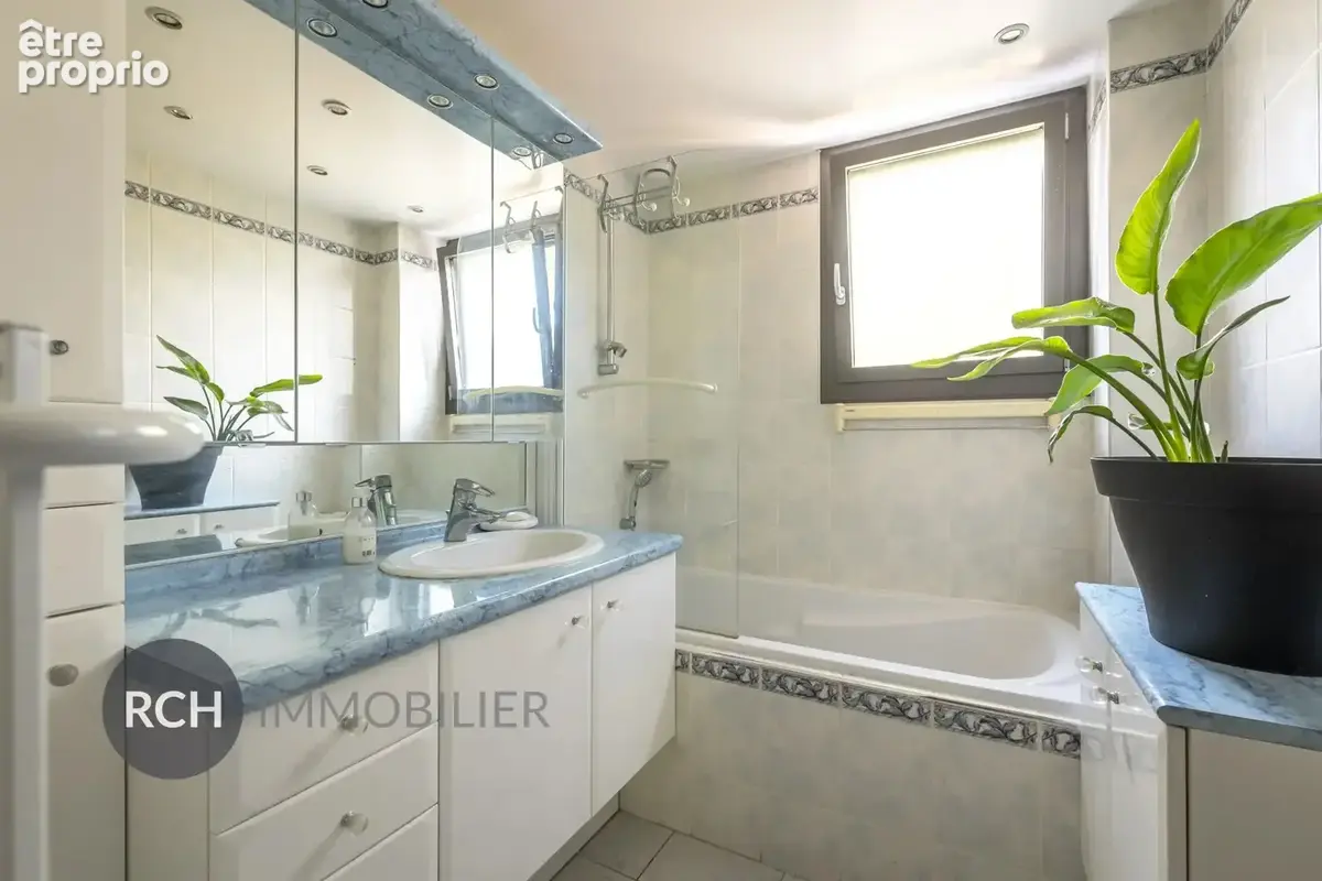 Belle maison familiale sur joli terrain arboré - photo 13