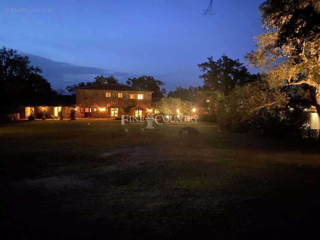 Maison à ROQUEBRUNE-SUR-ARGENS