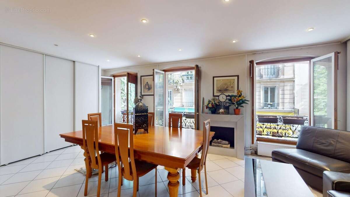Appartement 75 m² à Paris-10e  - photo 2