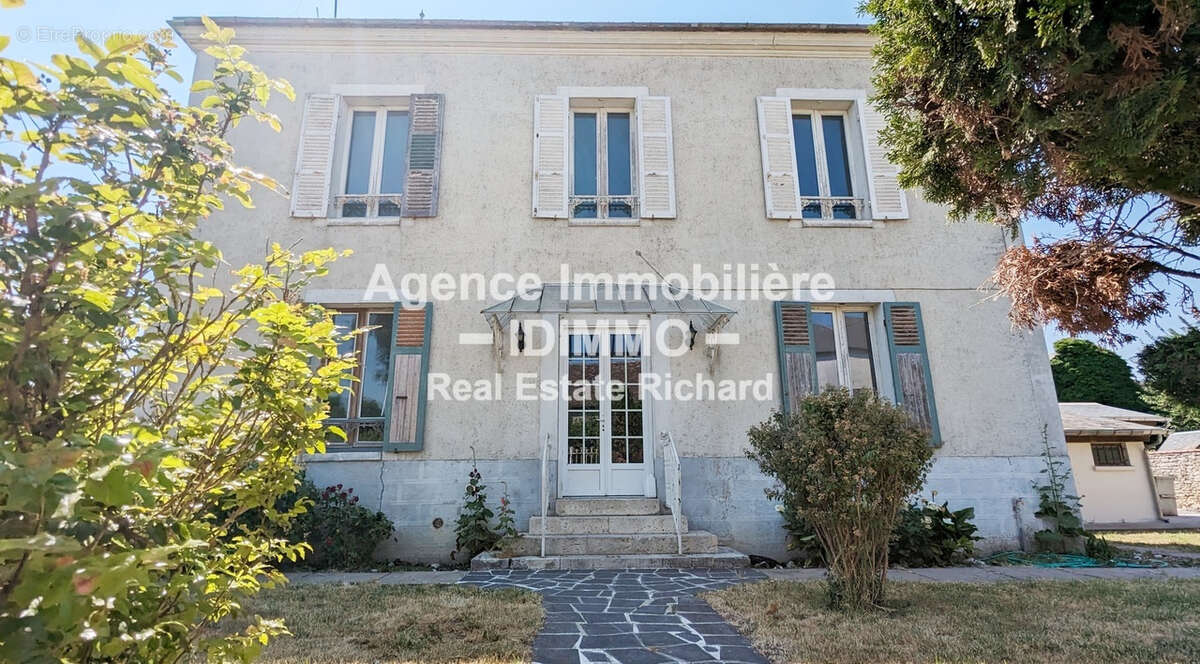 Maison Bourgeoise 4 pièces sur 752 m2 à Corbeilles-en-Gâtinais   à vendre - photo 11