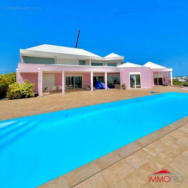 Maison à PETIT-BOURG