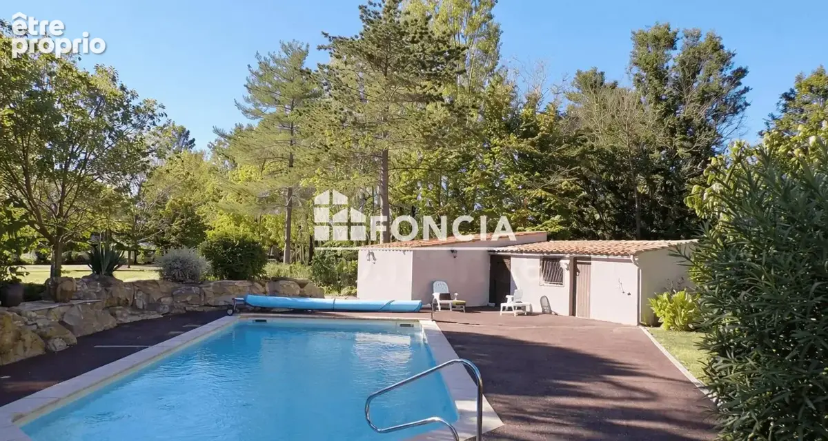 Villa de caractère avec parc et piscine - photo 17