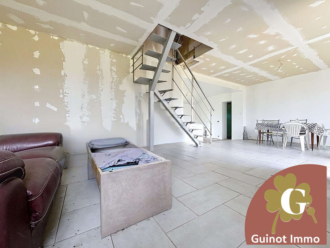 Salon-Séjour - Maison à LA TRINITE-DU-MONT