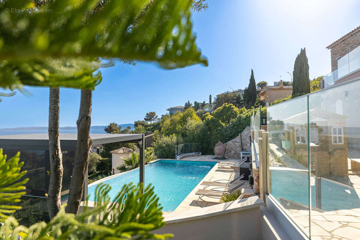 Maison à ROQUEBRUNE-SUR-ARGENS