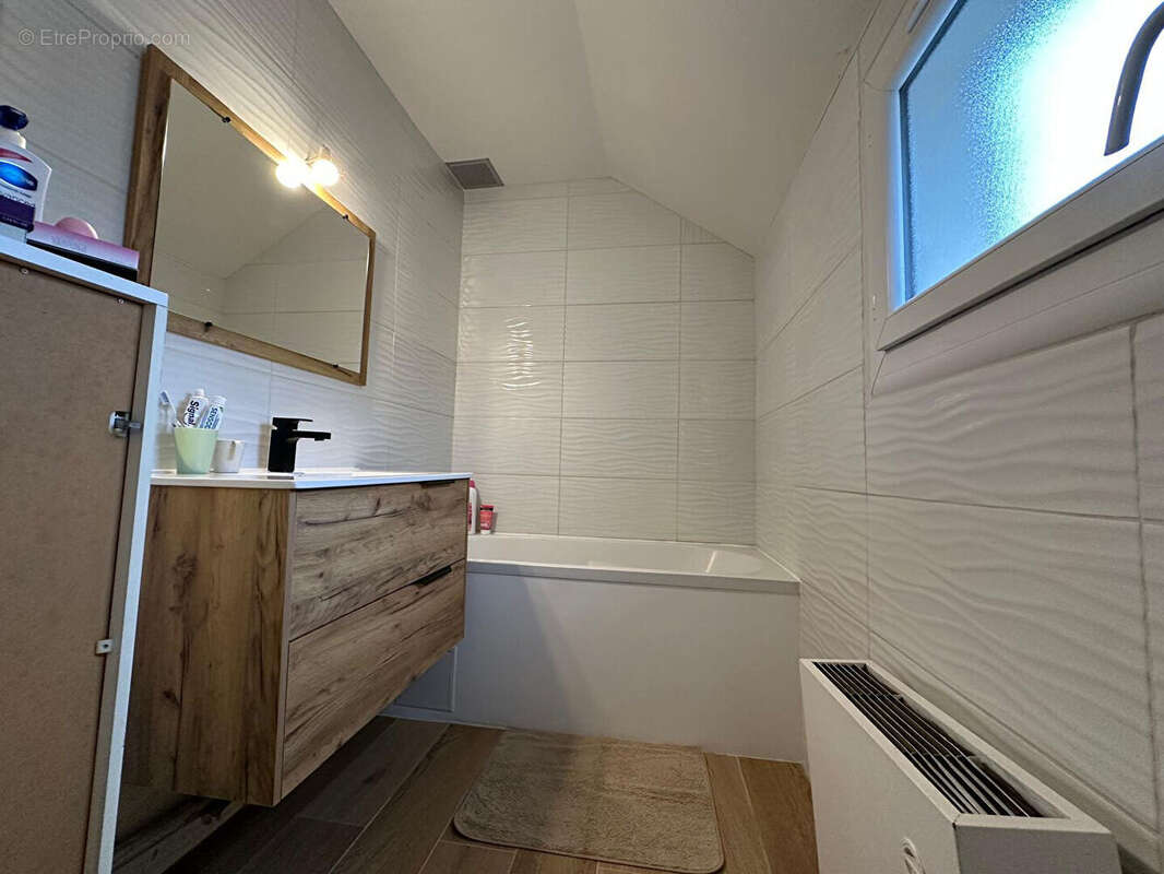 Maison à SAVIGNY-LE-TEMPLE