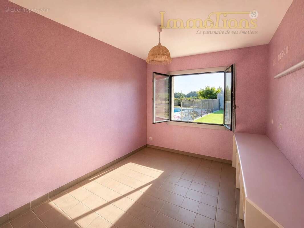 Maison familiale 189 m² avec piscine, garage de 82 m² et vue dégagée - photo 15