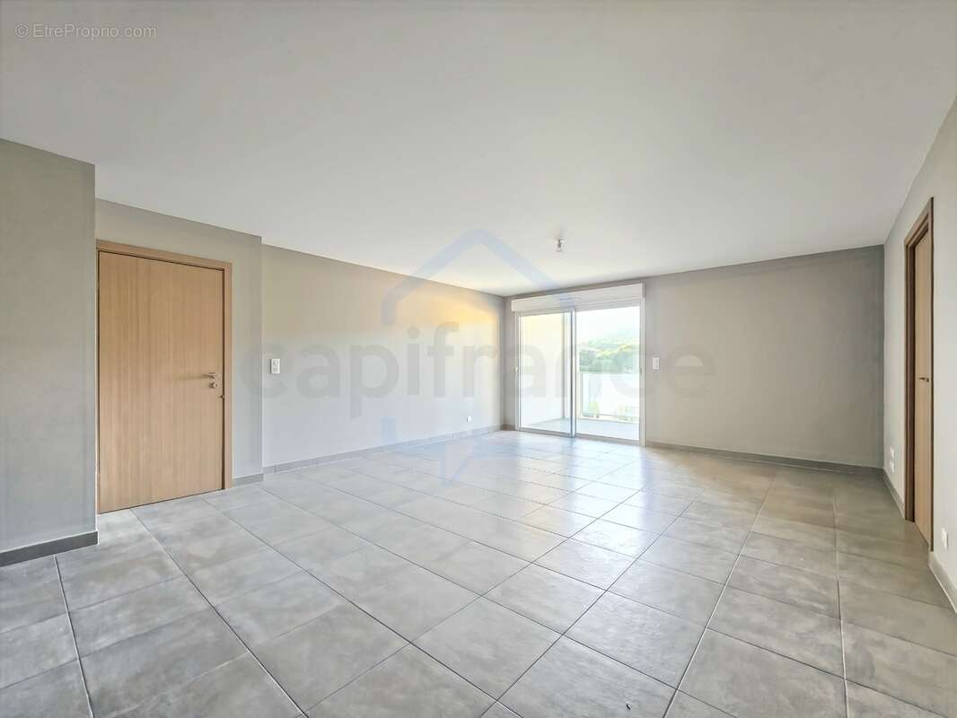 AJACCIO (20) ROCADE - T3 67 m² avec terrasse 18 m², ascenseur, parking sous-sol et vue dégagée - photo 5