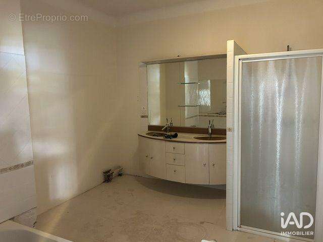 Photo 6 - Commerce à MONTBRUN-LES-BAINS