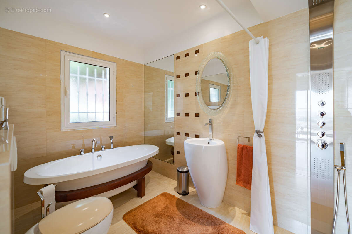 Maison à MANDELIEU-LA-NAPOULE