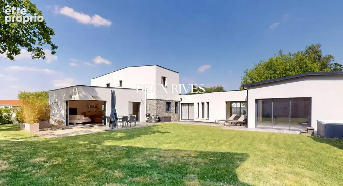 Maison 300 m² à Thouare-Sur-Loire  - photo 1