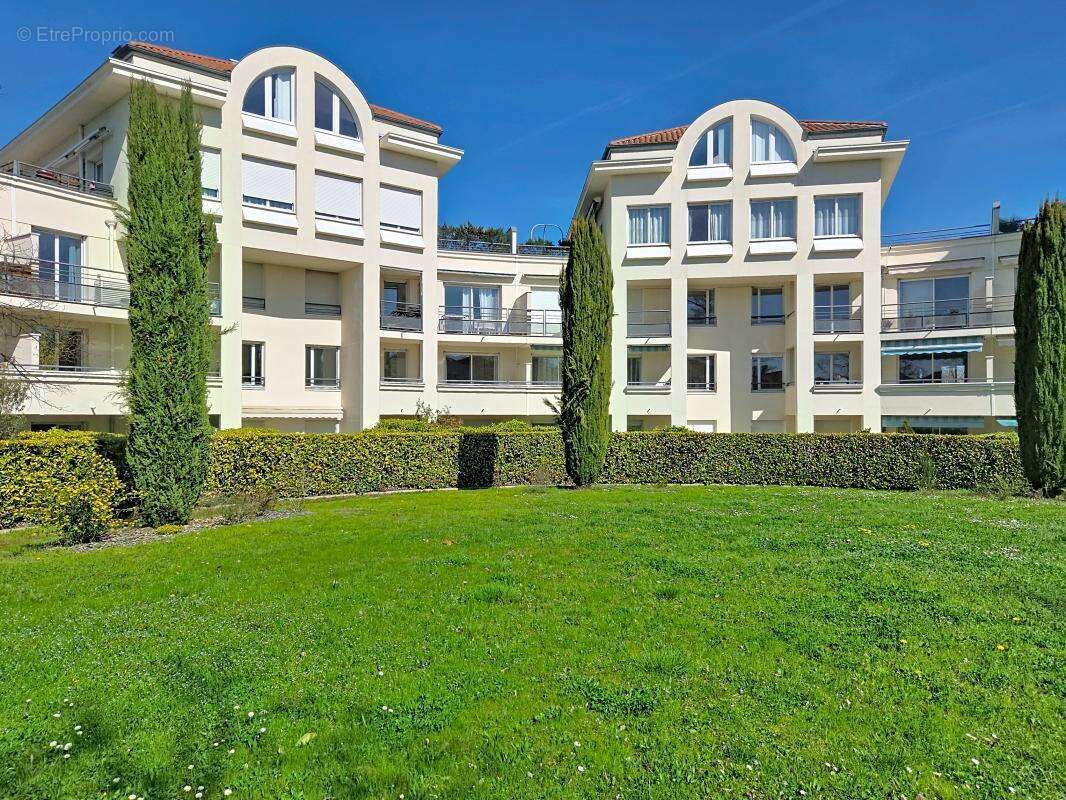 Appartement - 3 Chambres - 2  Balcons - 2 Caves - Garage possible en sus - Proche toutes commodités - photo 3