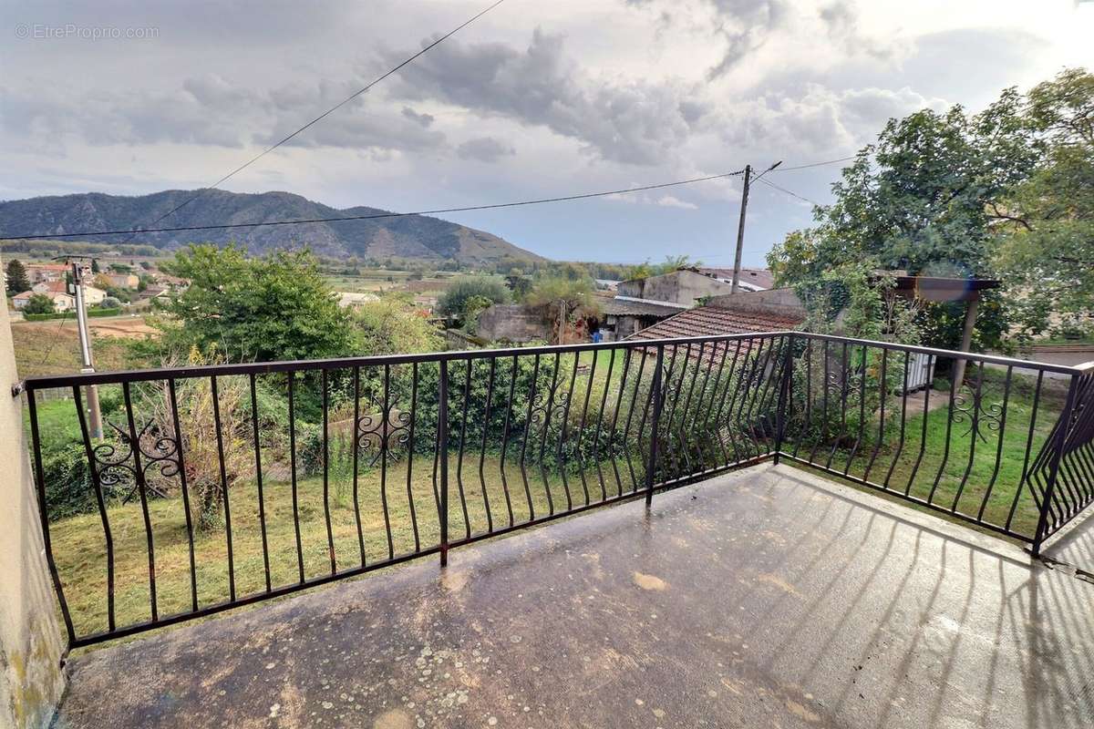 Maison à SAINT-JEAN-DE-MUZOLS