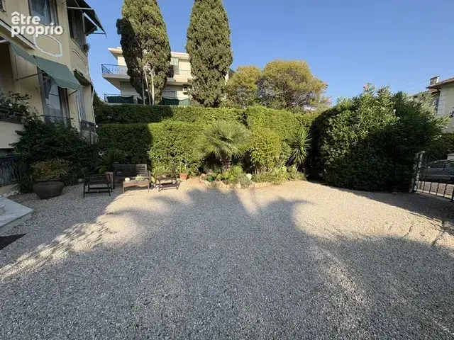 Cannes -charme et authenticite pour cet elegant appartement 2/3 pieces de 79m2 + cave dans immeuble bourgeois - photo 11