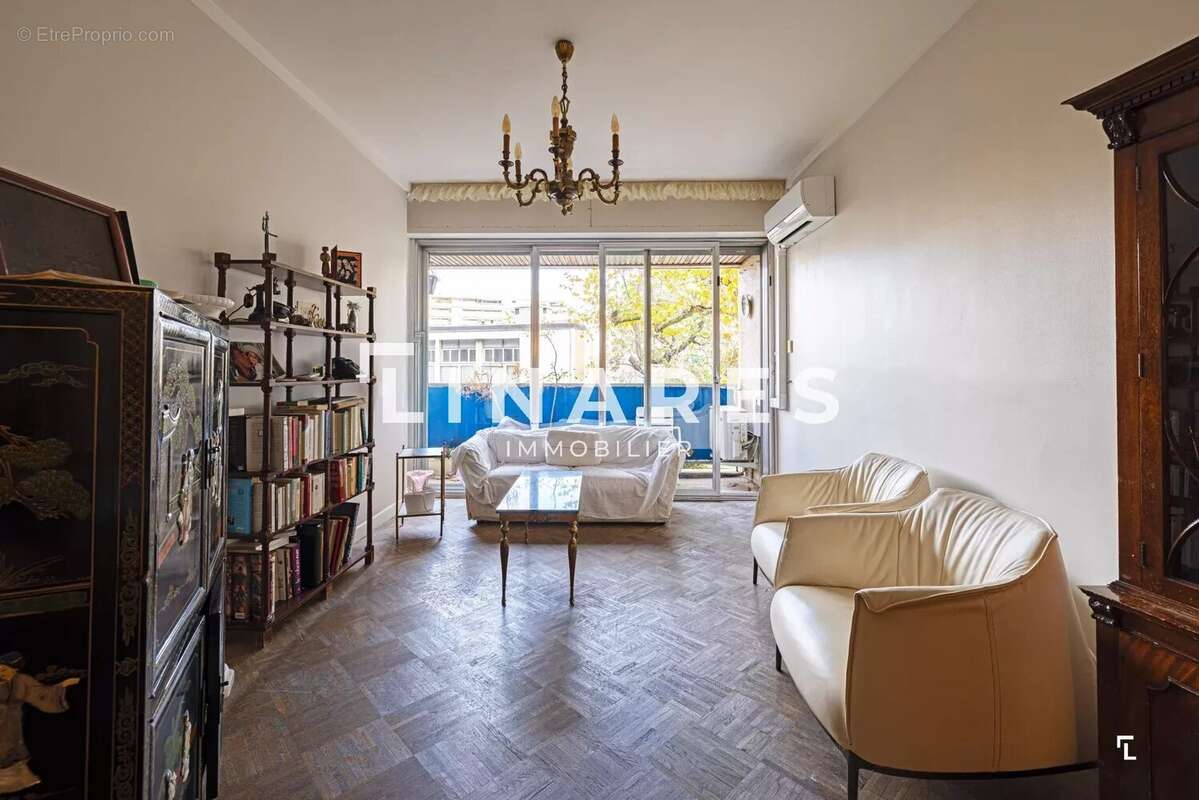 Commerce à MARSEILLE-8E