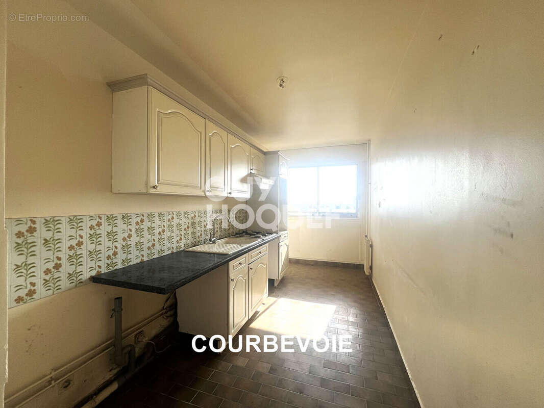 Appartement à COURBEVOIE