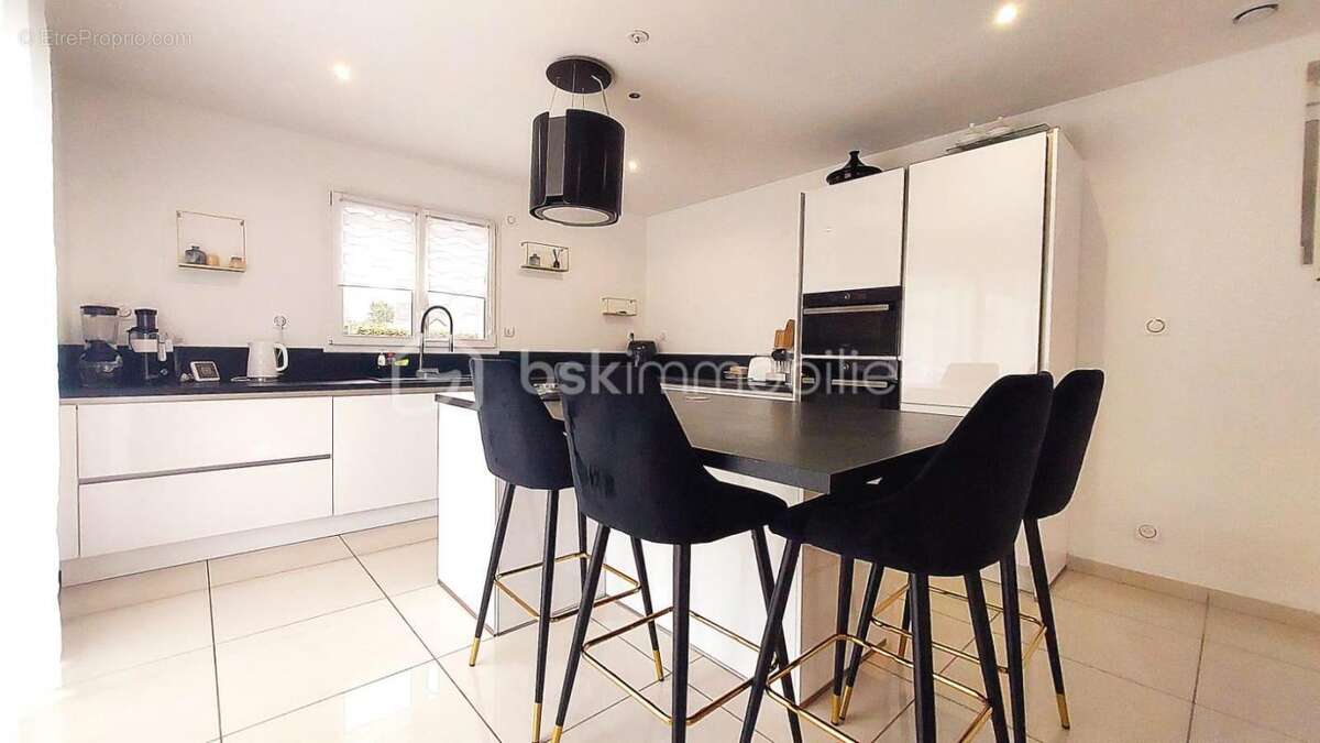 Maison à FLEURY-LES-AUBRAIS