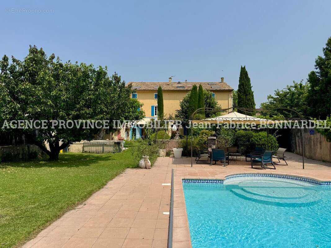 Maison à SAINT-RESTITUT