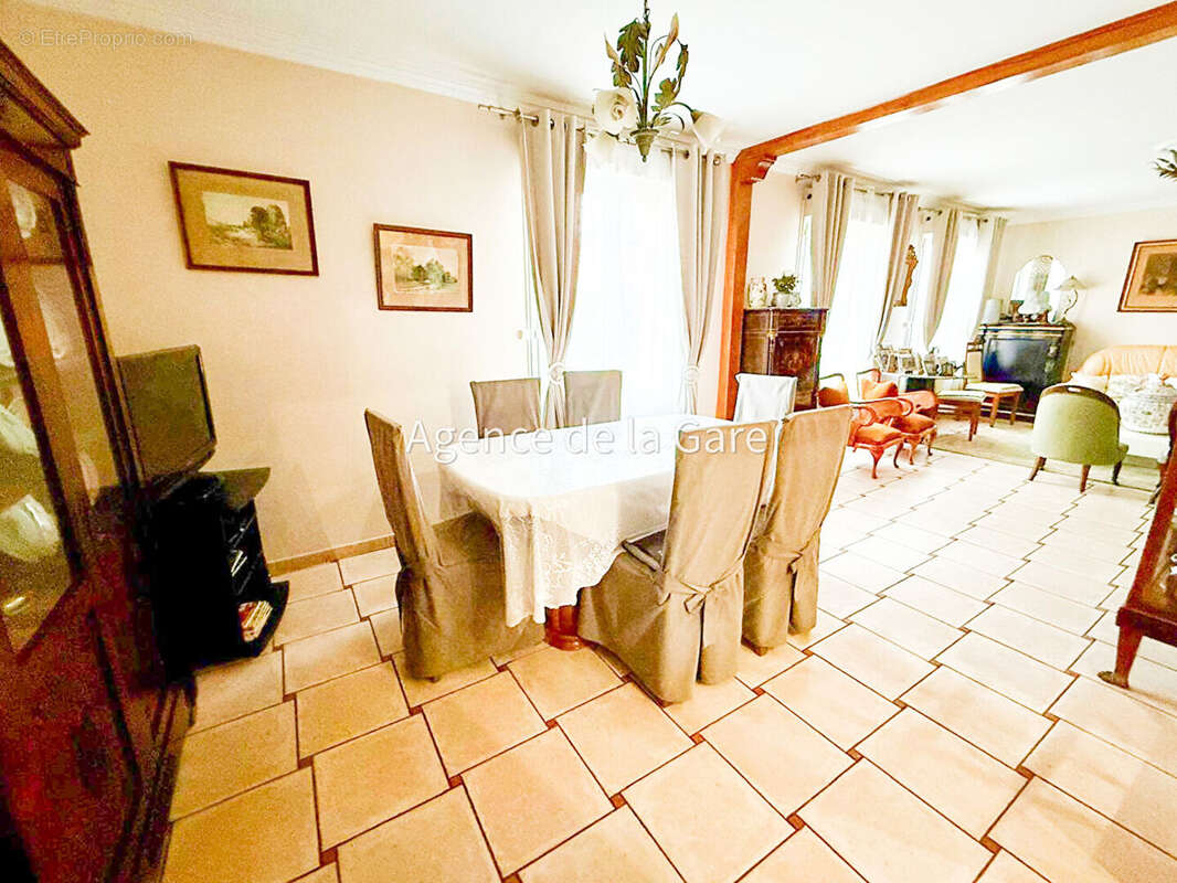 Maison à HOUILLES