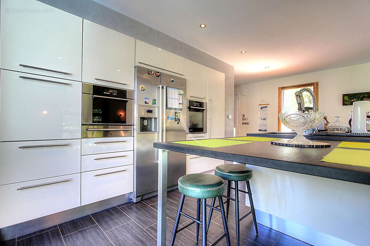 Villa Tresserve 225 m² avec piscine et garage sur 1100 m² de terrain - photo 9
