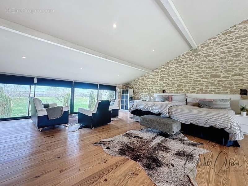 Dpt Haute Garonne (31), à vendre proche de VILLEFRANCHE DE LAURAGAIS maison en pierre de 676 m² - Terrain de 3 400m² - photo 7
