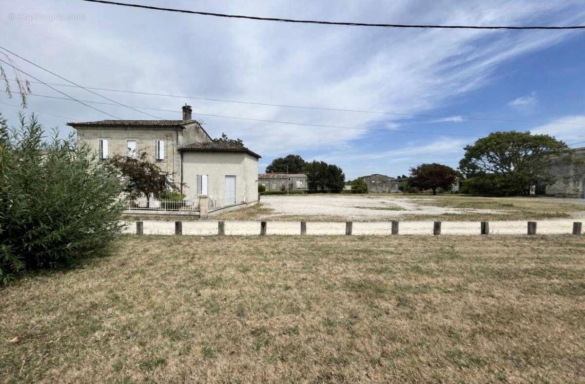 A 7 kms de Saint-André de Cubzac ,au calme à La Lande de Fronsac ,découvrez cette maison R+1  en pierre 1900  d'environ 101 m² h - photo 15