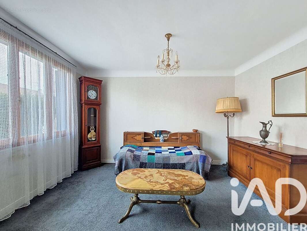 Photo 6 - Maison à LE MESNIL-SAINT-DENIS