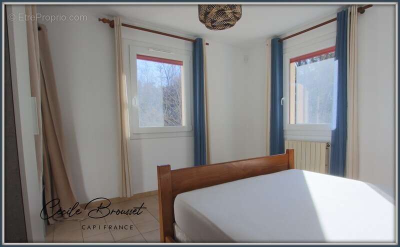 Villa 4 faces à vendre sur 1425 m2 de terrain avec garage et studio indépendant à REYNES (66) - photo 5
