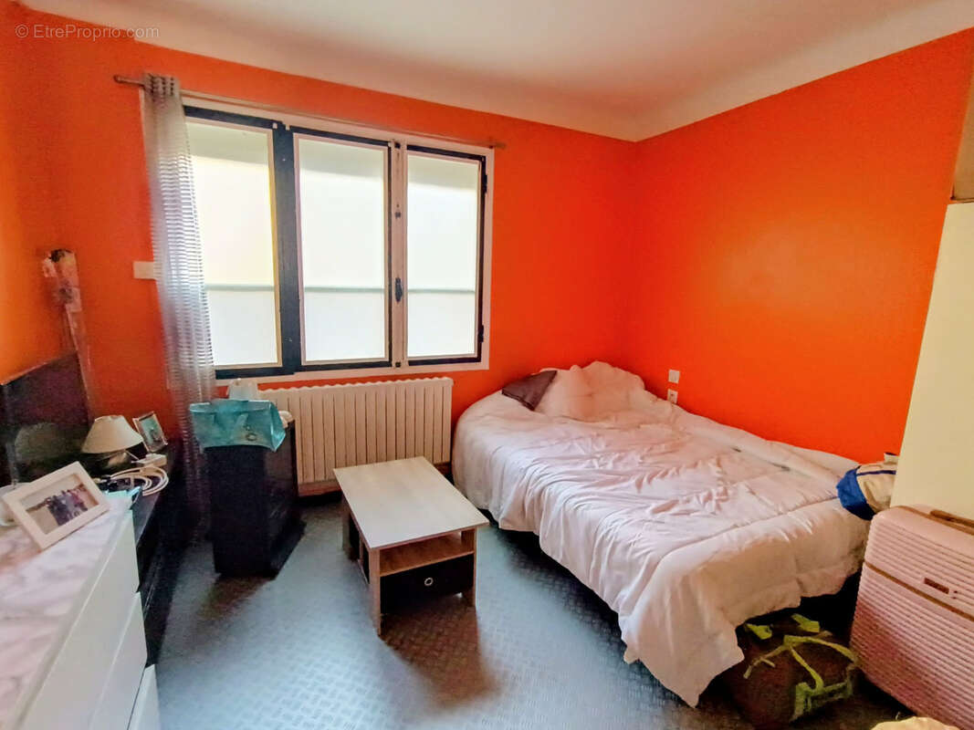 Vends appartement T3, 2 chambres possibilité 3 chambres, en rez de chaussée, place de parking, loggia la Renar - photo 5