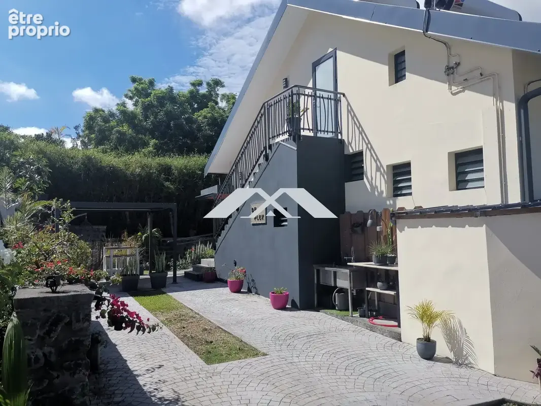 Maison 10 pièces 304 m² à vendre à Le Tampon (97430) - photo 2