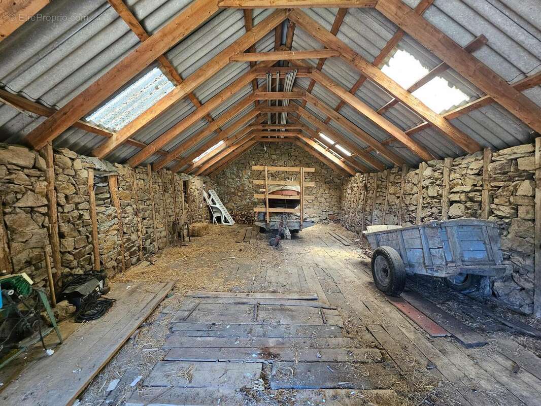 Maison 90 m² à Chaudes-Aigues  - photo 9