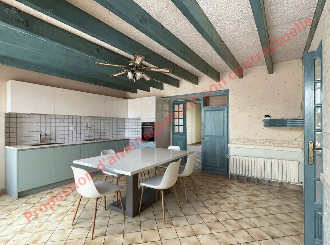 Maison à MONTMOREAU-SAINT-CYBARD