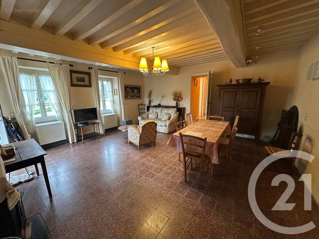 Maison à MONTREUILLON