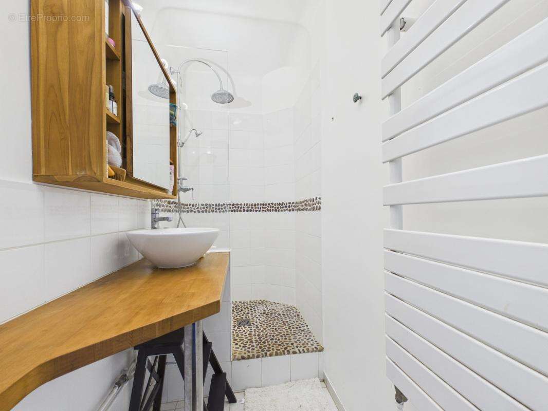 - 78000 versailles - quartier montreuil - charme de l'ancien - parquet moulures cheminees - expose sud sur jardin - grande cave  - photo 12