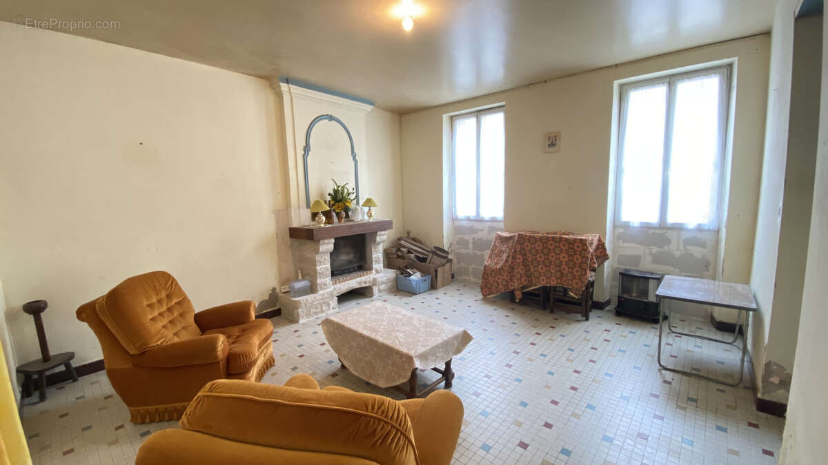 Maison à SAINT-THOMAS-DE-CONAC