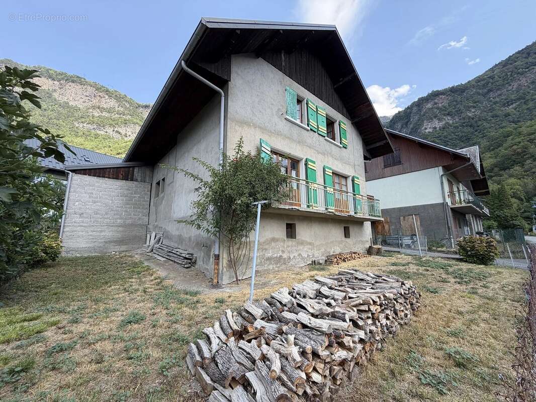 Maison à rénover avec terrain et garages - photo 11