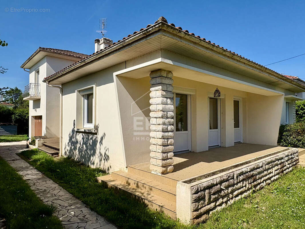 Maison à PINEUILH