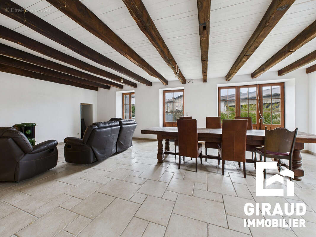 Maison à SAINT-HILAIRE-DE-VOUST