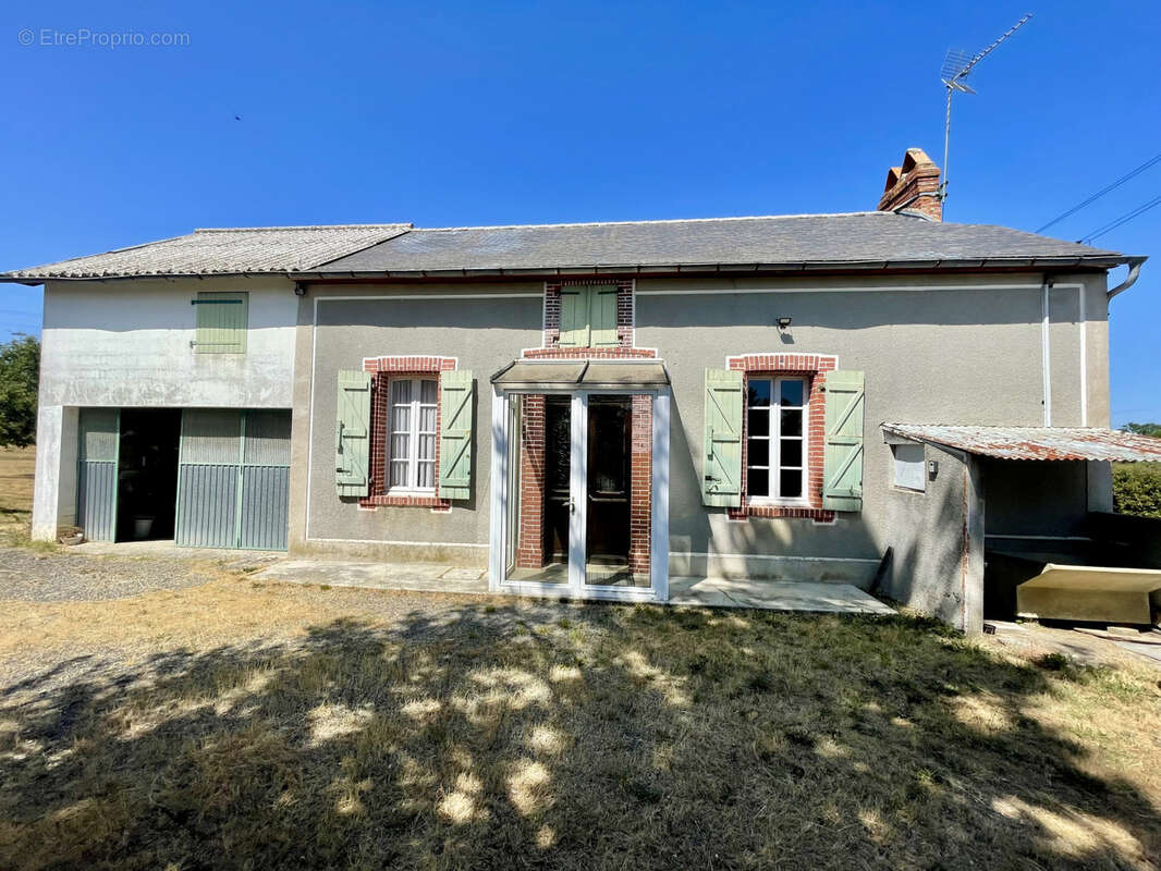 Maison ancienne, trois chambres, garage à rafraichir - photo 2