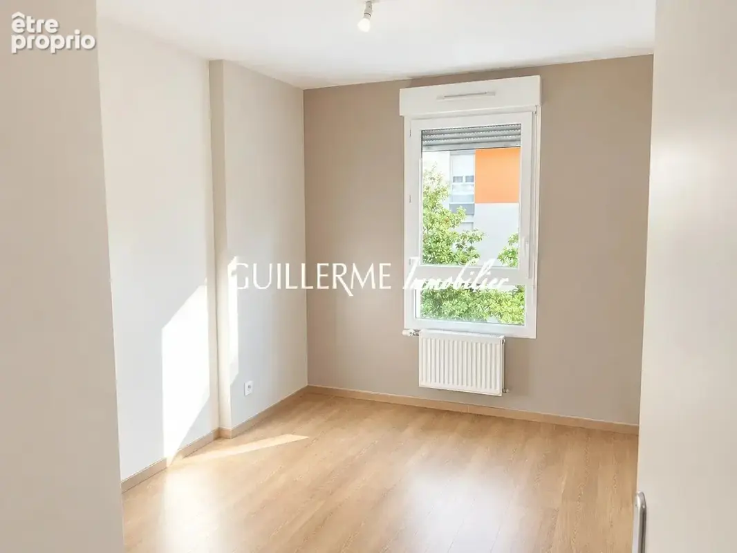 Beau T3 récent proche Granclément avec garage - photo 4