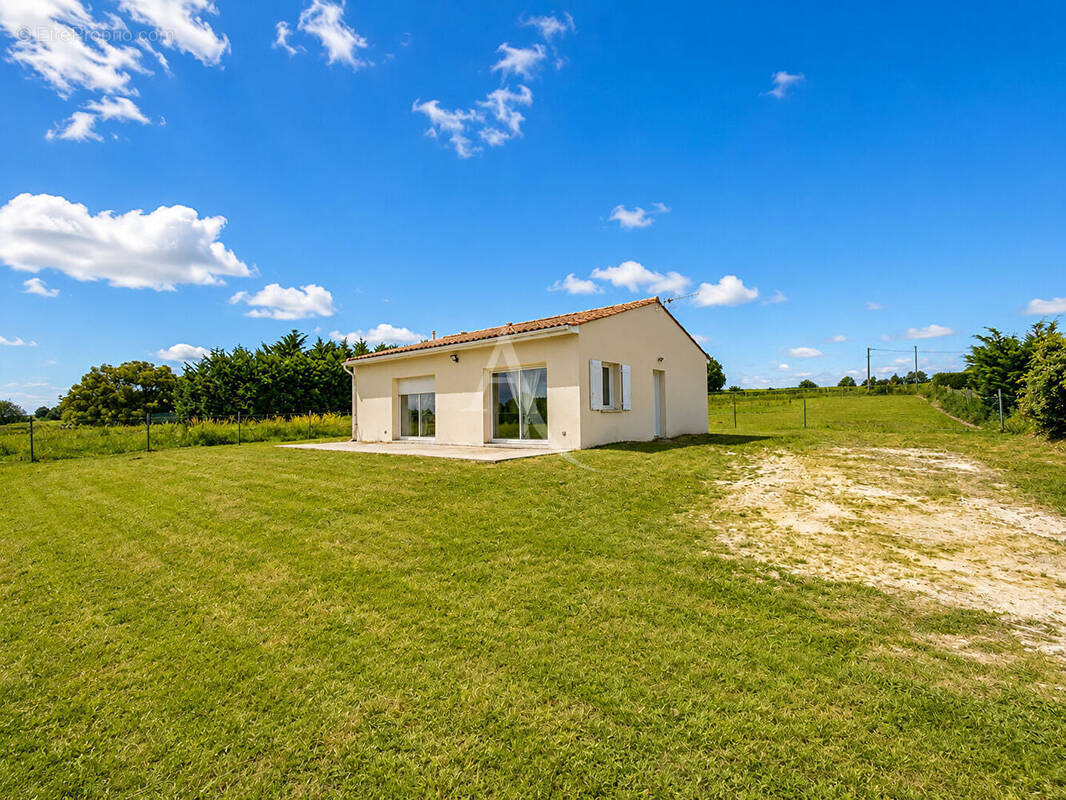 Maison à SAINT-BONNET-SUR-GIRONDE