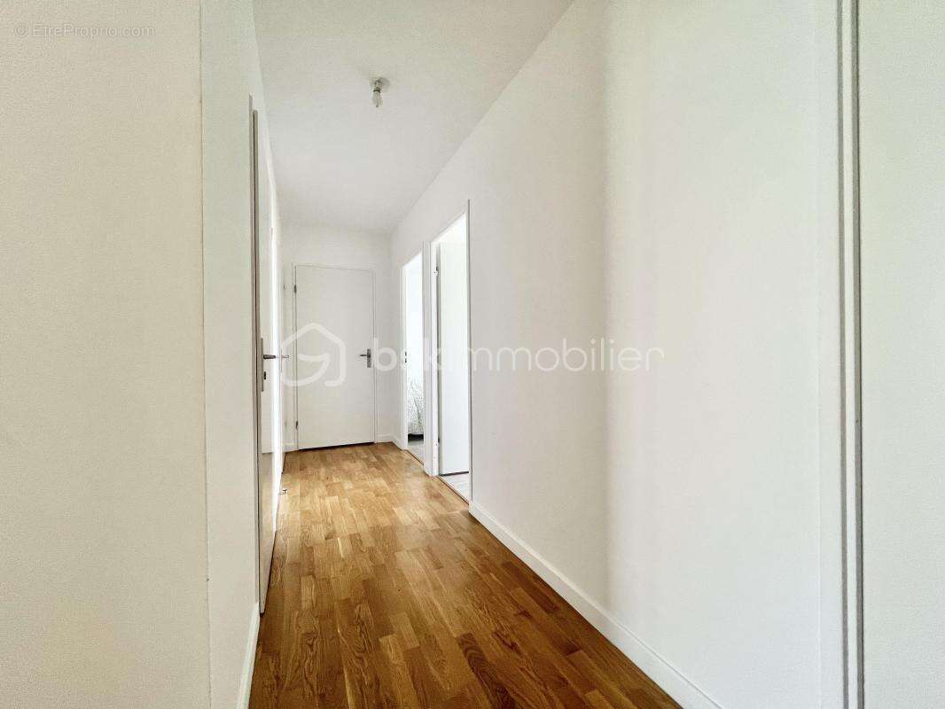 Appartement T4 80m2 avec terrasse 39m2, cave et parking ! - photo 14